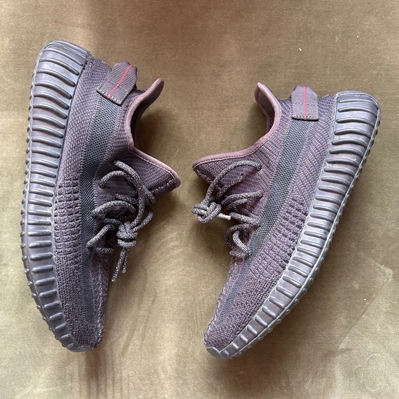 Yeezy Boost 350 V2 - Picture 2 of 12